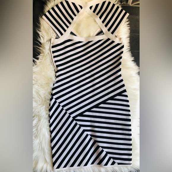 Guess minidress - Picture 2 of 4